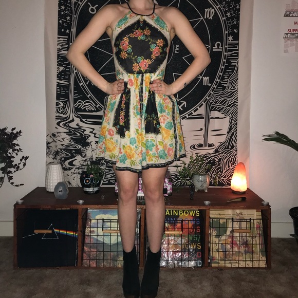 🌸 Bonita High-Neck Print Mini Dress in Black by Ecote at Urban Outfitters - Picture 3 of 7